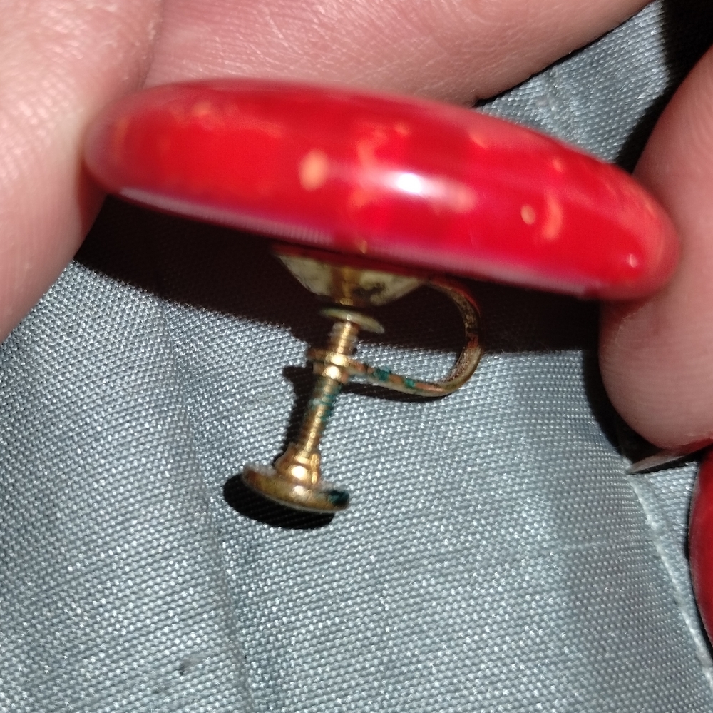 Beautiful vintage red stone clip on earrings - Picture 2 of 7